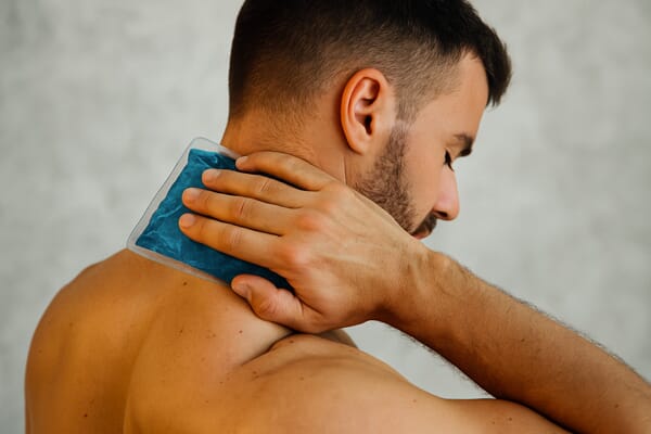 récupération musculaire trapèze poche de froid