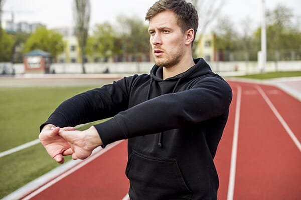étirement des poignets avant le sport