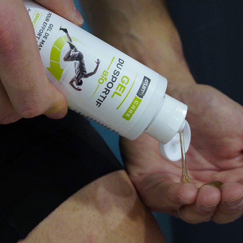 Application du gel bio sur les jambes après effort