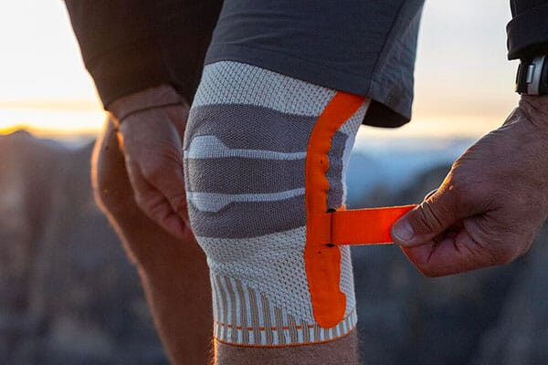 mise-en-place-Genouillère-outdoor-Bauerfeind