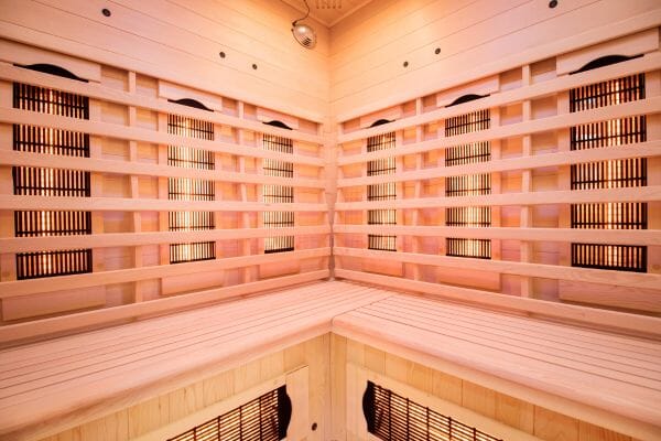 Intérieur sauna Apollon Quartz avec lumière LED et bancs en bois