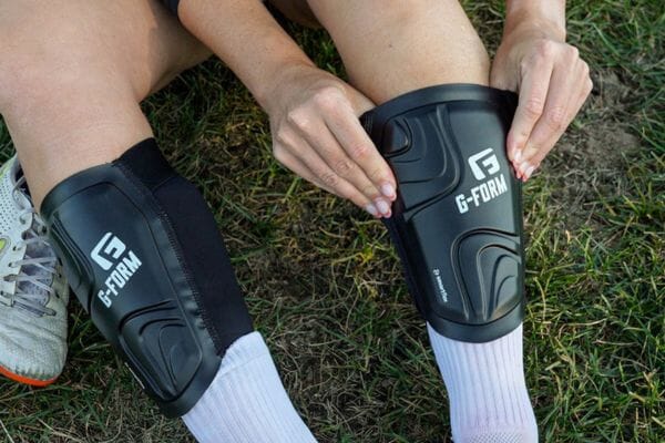 Détail des pads SmartFlex des protège-tibias Volt G-Form