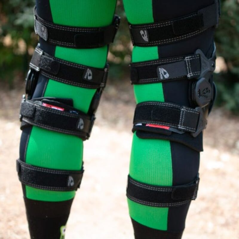 Protection des genoux - Orthèse Axis Sport Black - Evs