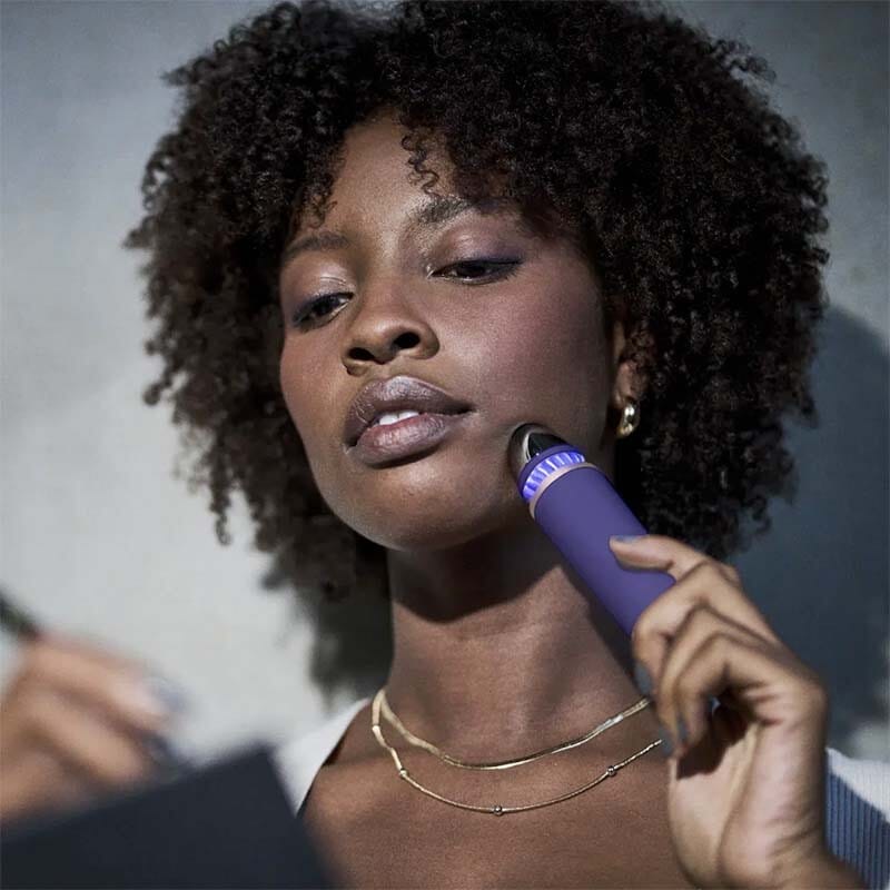 TheraFace Depuffing Wand - Therabody 10