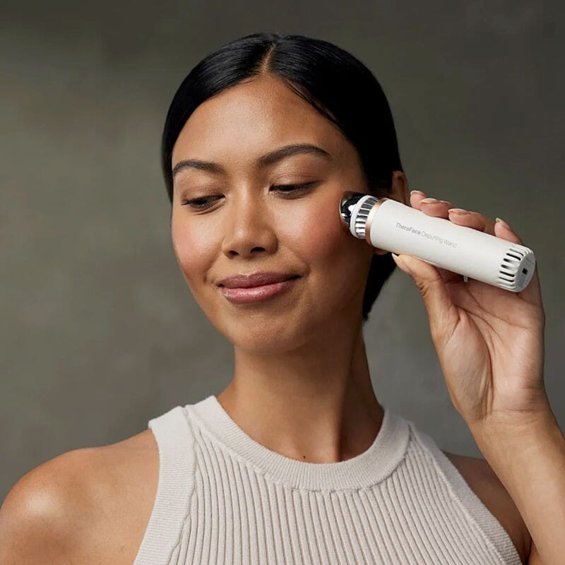 TheraFace Depuffing Wand - Therabody 2