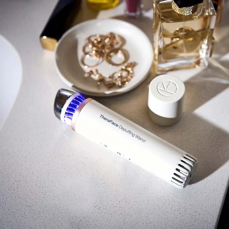 TheraFace Depuffing Wand - Therabody 5